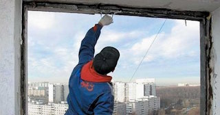 Демонтаж остекления балкона в Ирбите - цена от 564 руб. - Сварной-Рбт